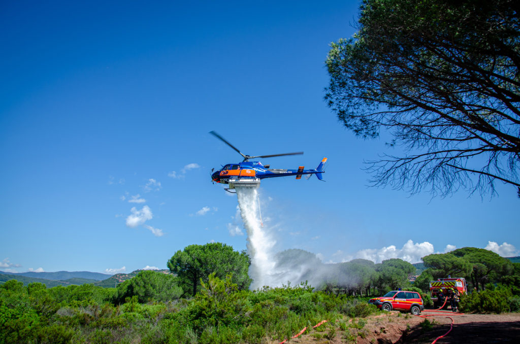 Travail aerien - Lutte contre les feux de forêt - Mont Blanc Hélicoptères Arcachon